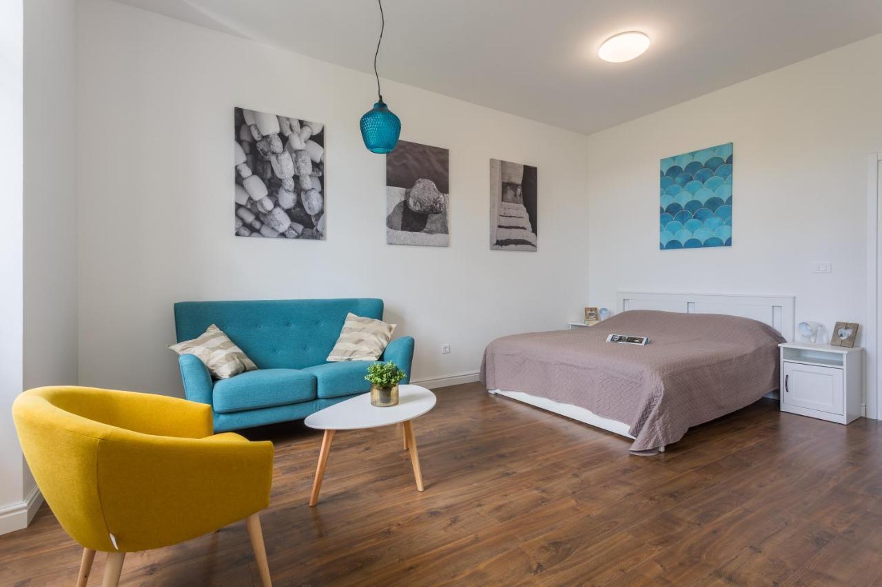 Bu2 Pula Studio Apartment Exteriör bild