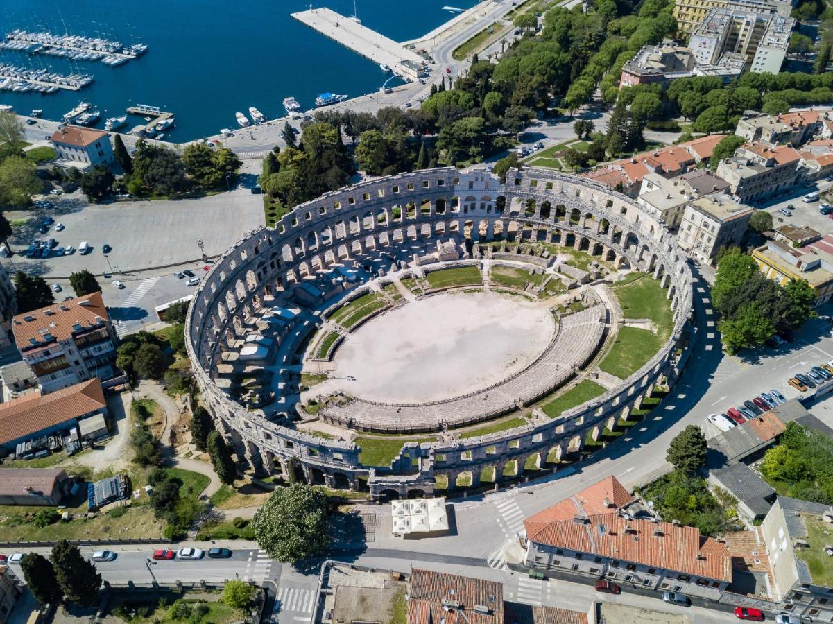 Bu2 Pula Studio Apartment Exteriör bild
