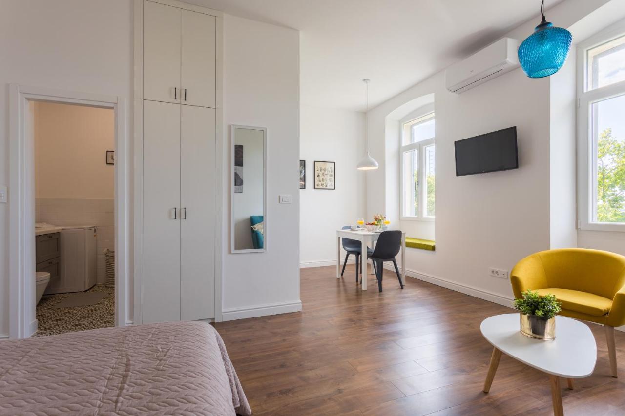 Bu2 Pula Studio Apartment Exteriör bild